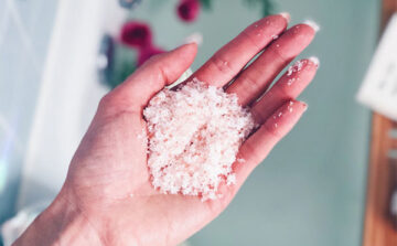 فواید-نمک-بدن-حمام-و-نحوه-شستفاده-از-آن